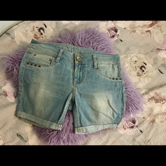 NEW! Studded Jean Shorts 🩳 - Picture 2 of 3